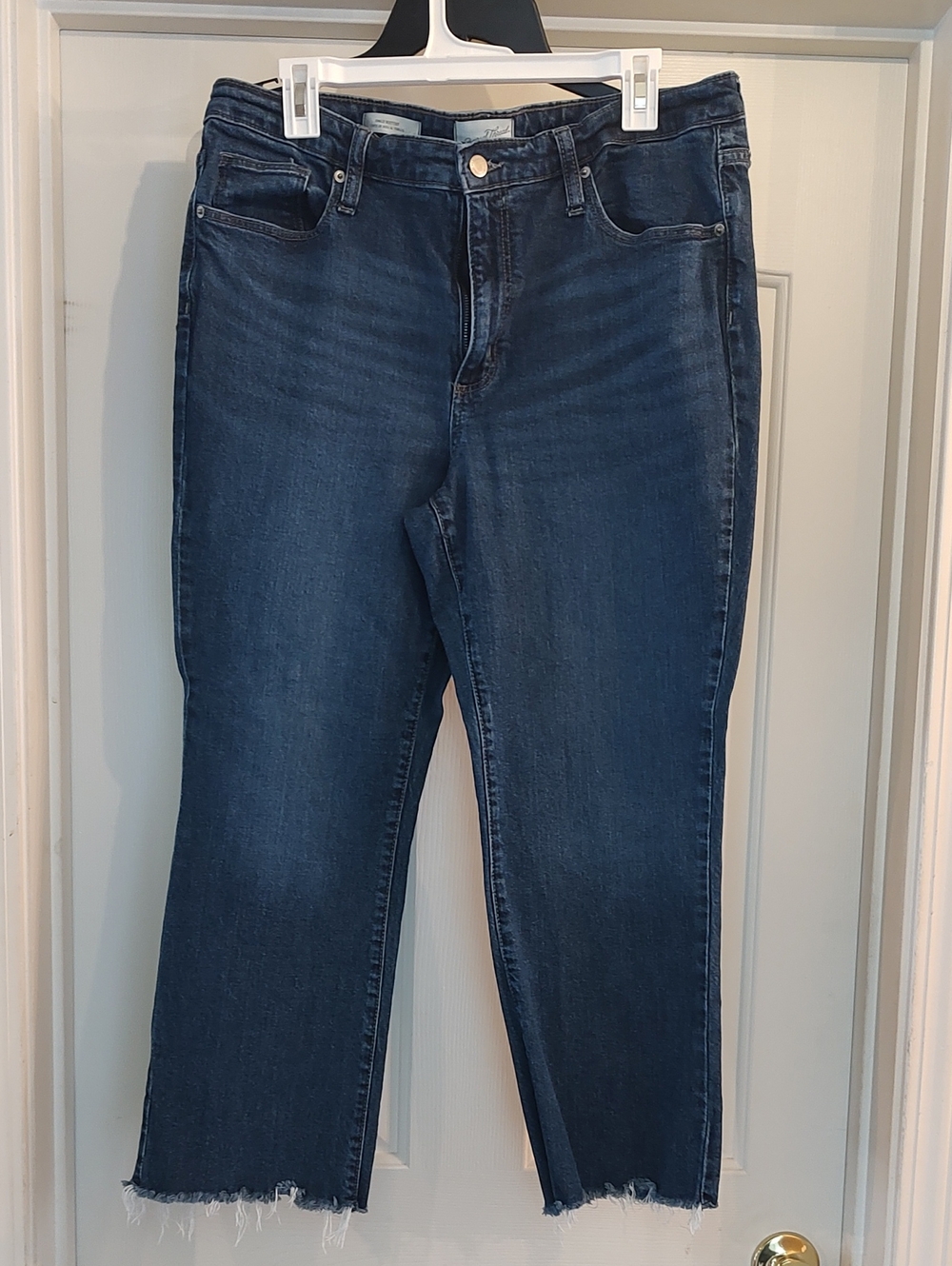 Universal Thread Dark Blue Cropped Straight-Leg Jeans